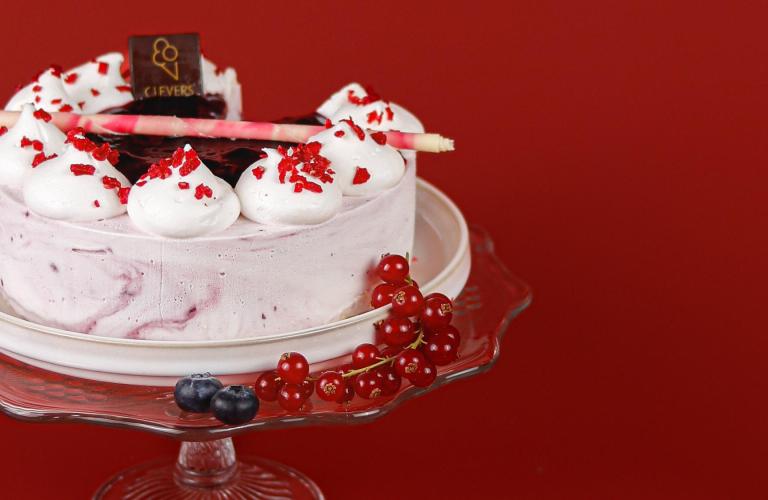 Yoghurt bosvruchten ijstaart