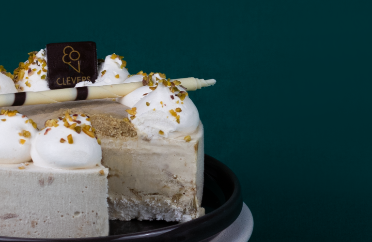 Witte chocolade pistache ijstaart